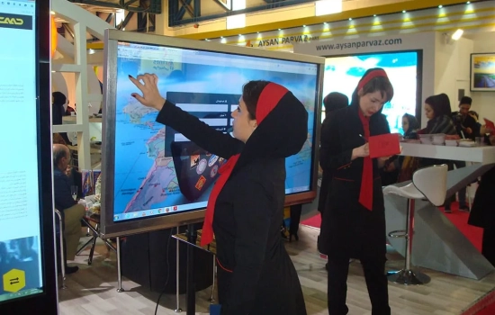 اجاره استند لمسی و مانیتور لمسی برای آژانس‌ هواپیمایی گلفام سفر | کاواک